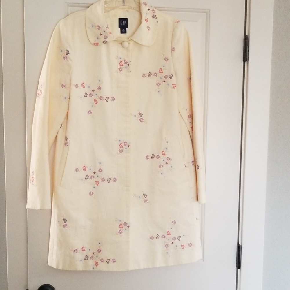 Gap womens trenchcoat